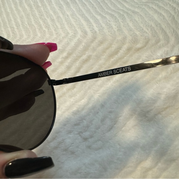 Amber Sceats Women’s Black Metal Aviator Sunglasses w/Geometric Print on Frames - Picture 8 of 9